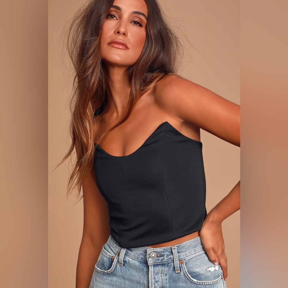 Lulu’s Milou Black Strapless Crop Top. New with tag